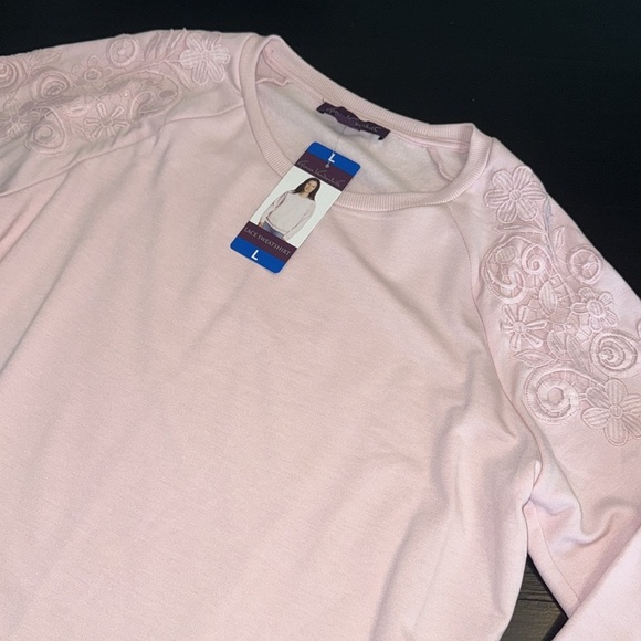 Gloria Vanderbilt Pink lace accented Sweatshirt NWT - Picture 1 of 4